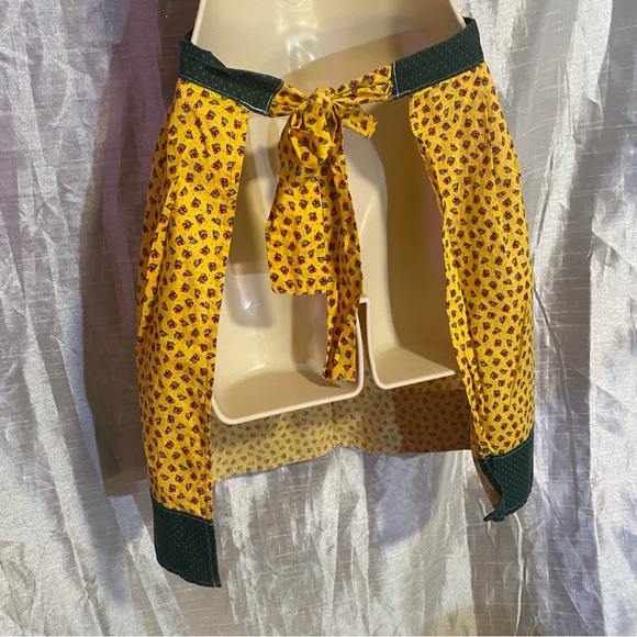 Vintage handmade apron cherry print, 1 pocket, 20” wide, 19” long ties 20” GUC - Picture 2 of 4